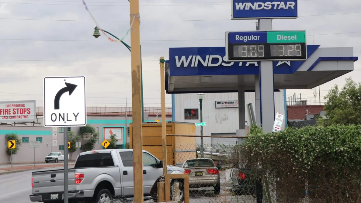 The price of a gallon of regular unleaded gasoline averaged $3.95 across El Paso on Wednesday. Prices at the Windstar gas station on Paisano Drive Downtown were a little lower than average.