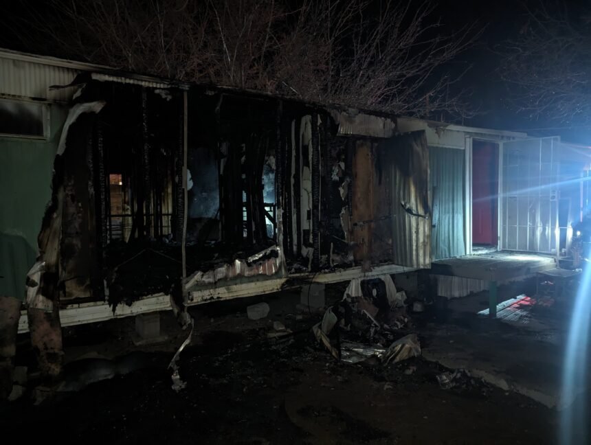 Las-Cruces-mobile-home-fire-2