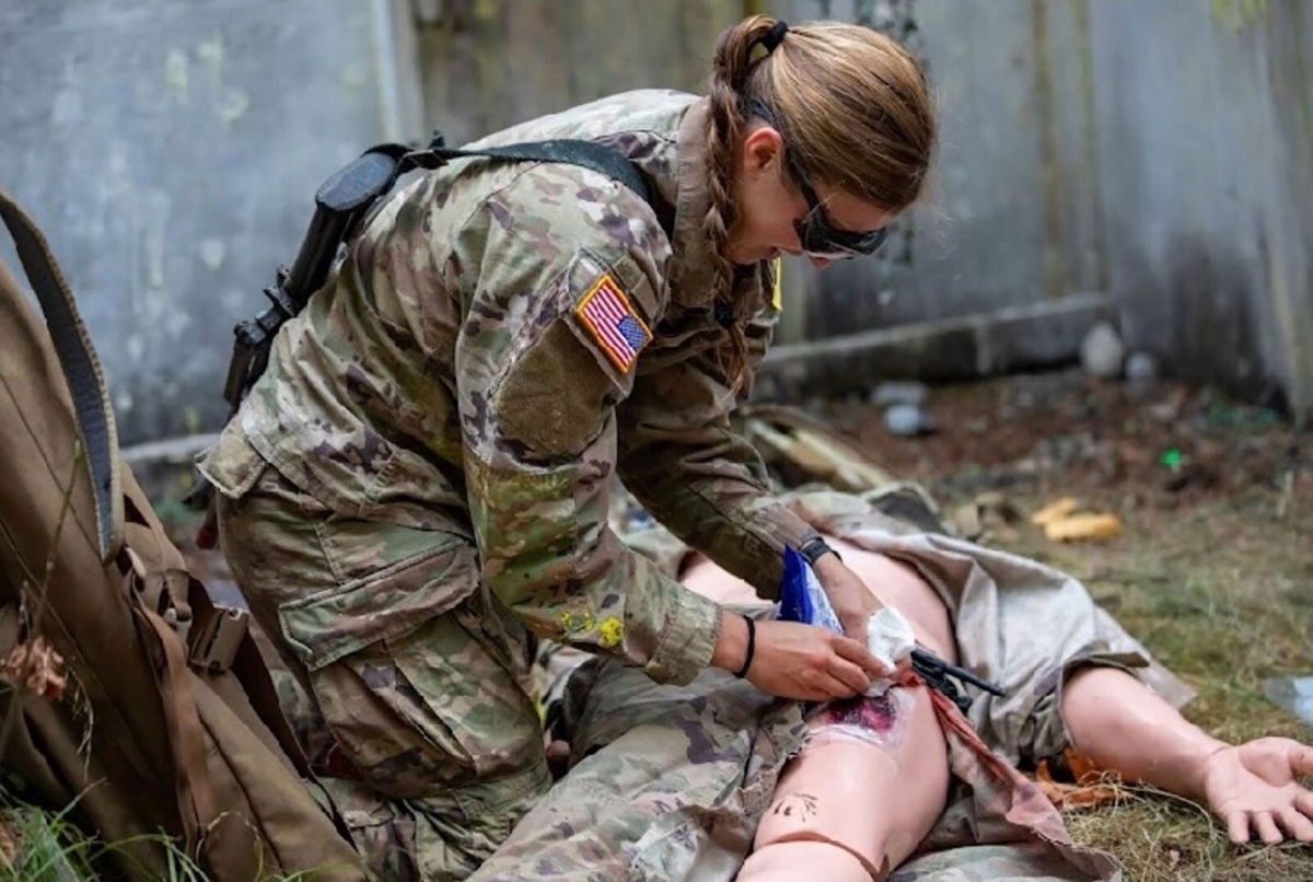 <i>undefinedCourtesy Capt. Molly Murphy/Courtesy Capt. Molly Murphy via CNN Newsource</i><br/>Capt. Molly Murphy with Lt. Cmdr. Ellie Mae