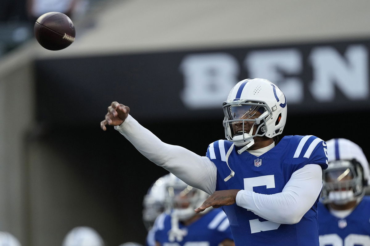 <i>Carolyn Kaster/AP via CNN Newsource</i><br/>Richardson throws the ball during warmups.