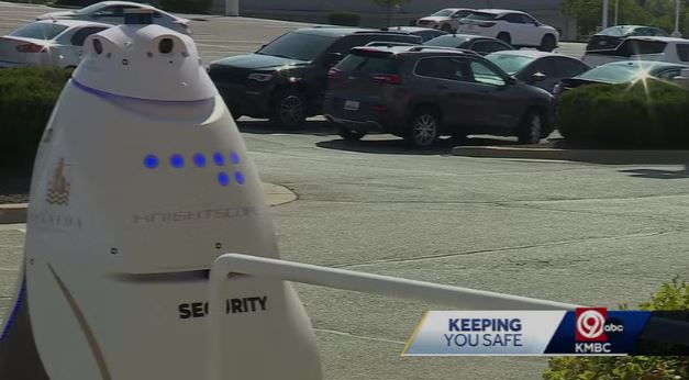 Shopping center credits 600-pound AI security robot with crime reduction – KVIA